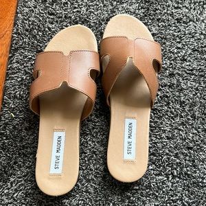 Barely worn Steve Madden tan sandals. Size 8.5